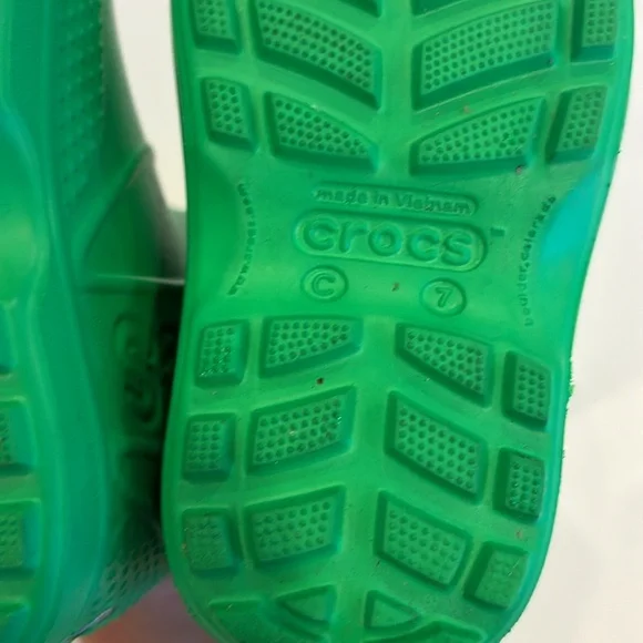 Crocs toddler size 7 green rain boots. - Picture 3 of 4